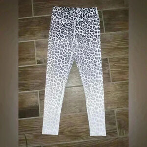 Vie Active Rockell White Leopard Ombre Legging